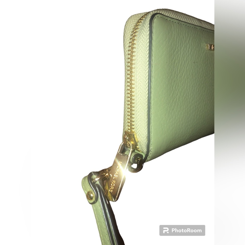 Michael Kors Wallet - Picture 3 of 6